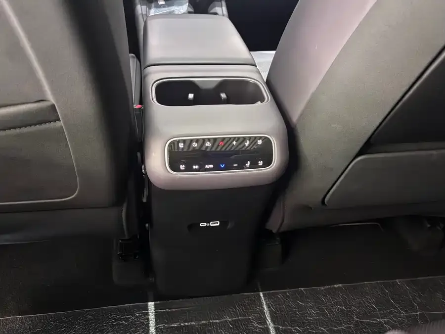 Leapmotor C16 Leapmotor C16 2024 Pure Electric 580 Premium Edition 2025 — миниатюра 5