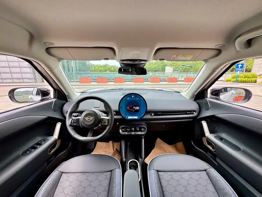 MINI Electric ACEMAN Electric MINI ACEMAN 2024 E Classic 2024 — миниатюра 2