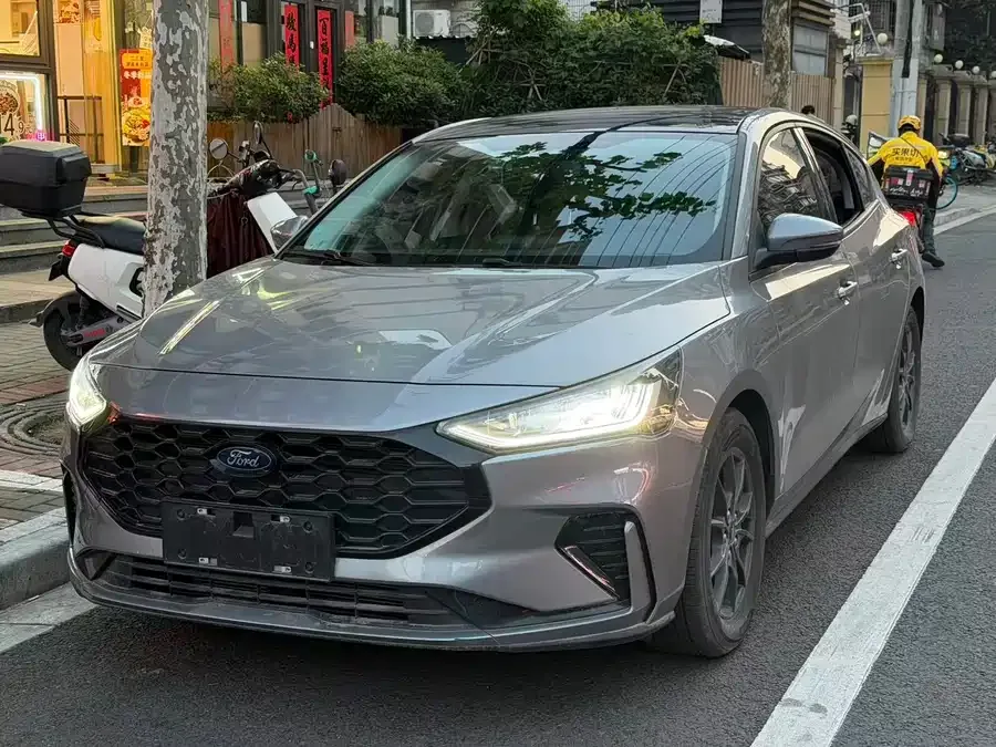 Ford Focus Focus 2022 Hatchback EcoBoost 180 Automatic Competition Edition 2022 — фото 1, купить с доставкой в Москву