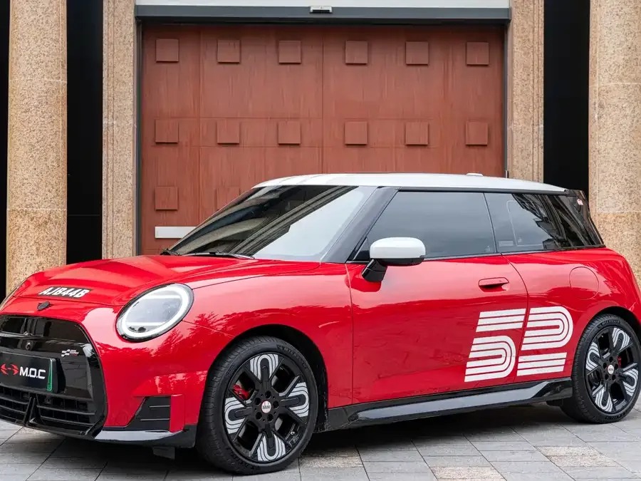 MINI electric JCW 2025 MINI JCW Electric Monte Carlo Nights 60th Anniversary Edition 2025 — фото 1, купить с доставкой в Москву