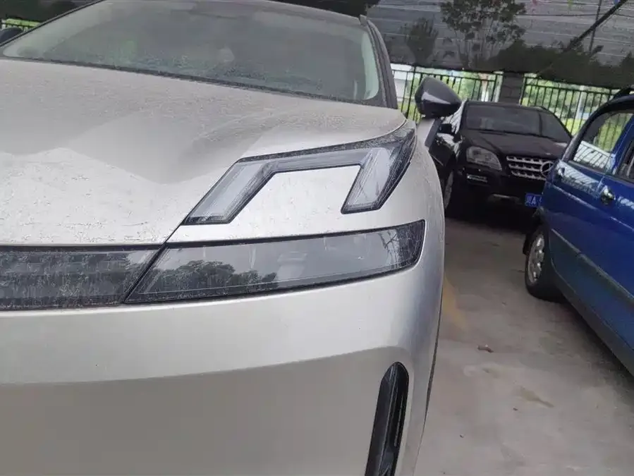 Lynk & Co 08 EM-P Lynk & Co 08 EM-P 2023 220km Time Limited Edition 2024 — миниатюра 2