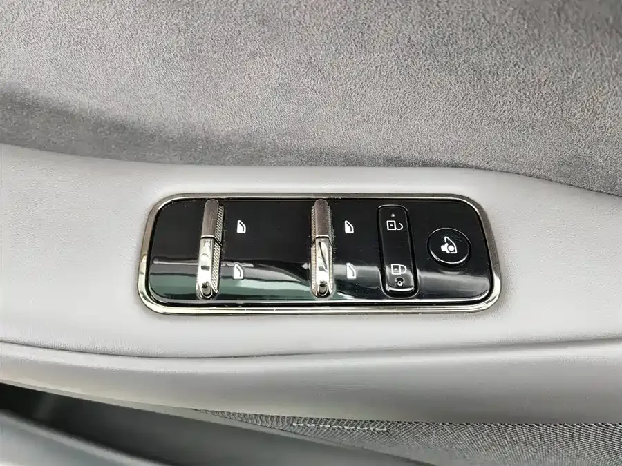 Voyah Lantu light chasing VOYAH 2024 PHEV 4WD Ultra-Long-Range Flagship Edition 2023 — миниатюра 3