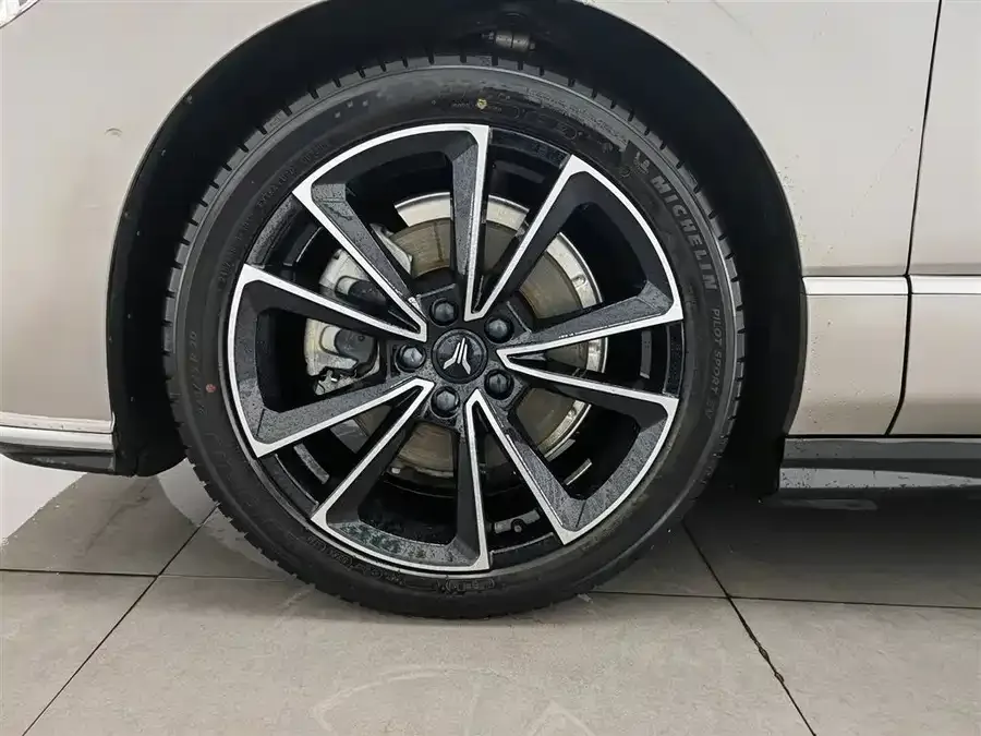 Voyah Lantu light chasing VOYAH 2024 PHEV 4WD Ultra-Long-Range Flagship Edition 2023 — миниатюра 5