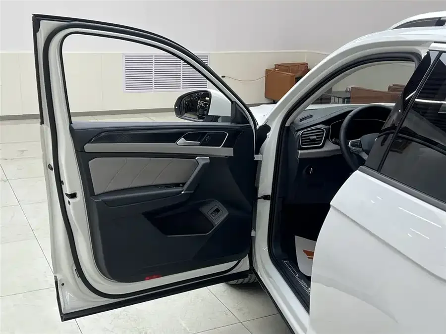 Volkswagen Tayron Tanyue 2023 280TSI 2WD Luxury Plus Advanced Edition 2022 — миниатюра 4