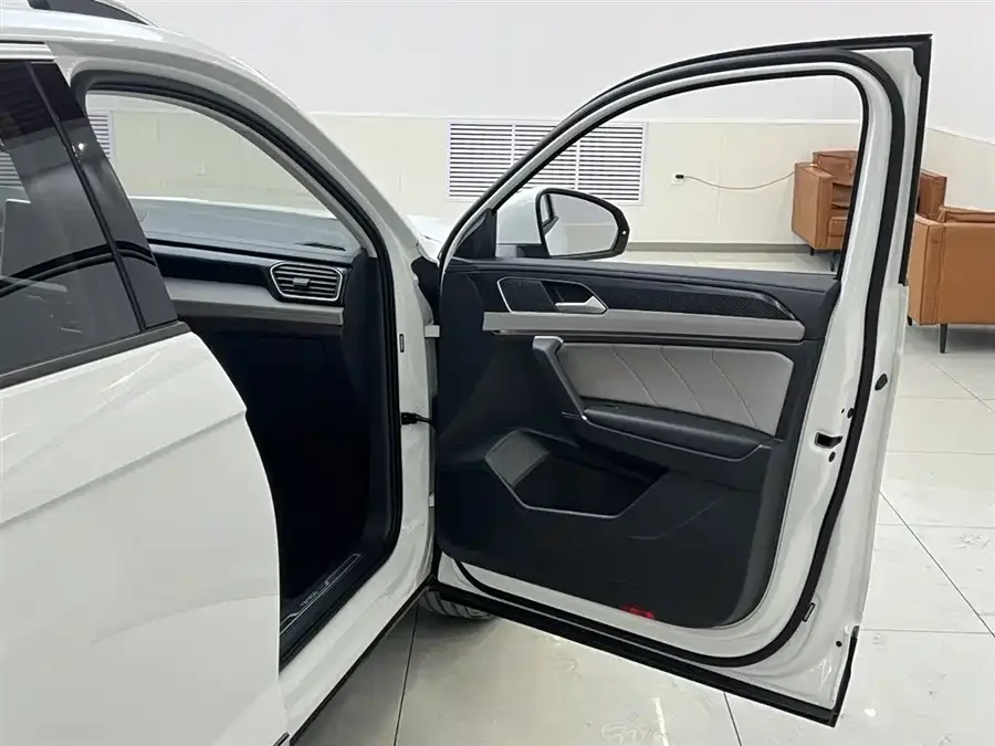 Volkswagen Tayron Tanyue 2023 280TSI 2WD Luxury Plus Advanced Edition 2022 — миниатюра 5