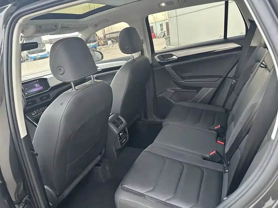 Volkswagen Tayron Tanyue 2022 280TSI 2WD Luxury Smart Edition 2023 — миниатюра 5