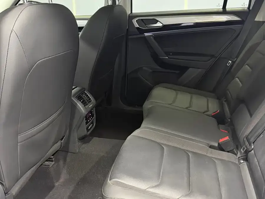 Volkswagen Tayron Tanyue 2022 280TSI 2WD Luxury Smart Edition 2022 — миниатюра 4
