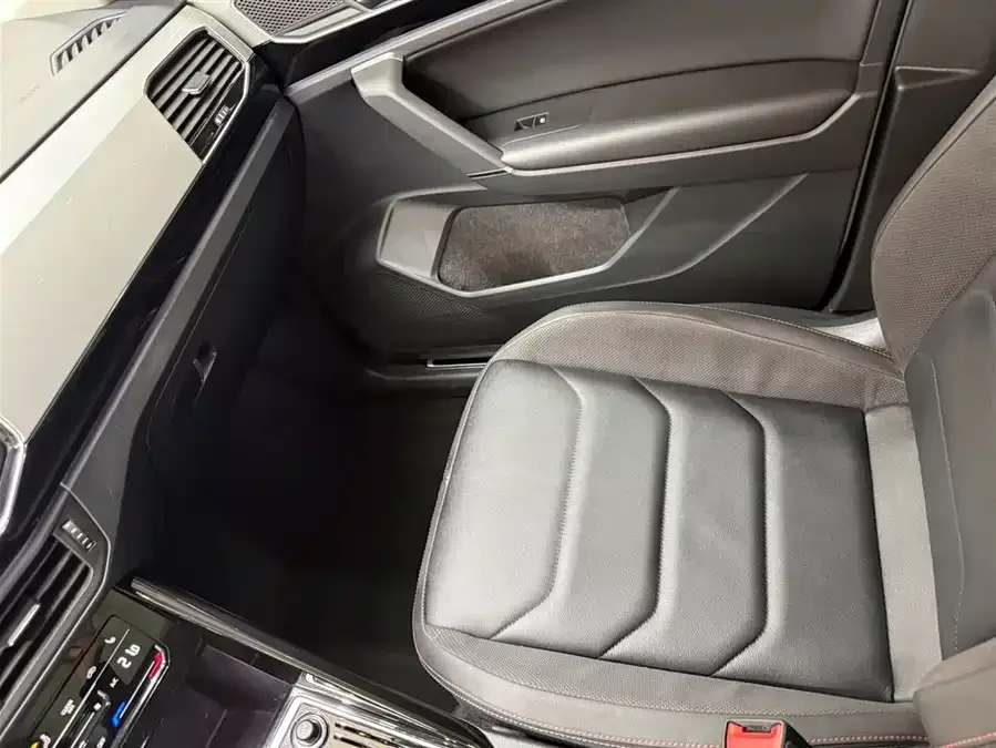 Volkswagen Tayron Tanyue 2022 280TSI 2WD Luxury Smart Edition 2022 — миниатюра 3