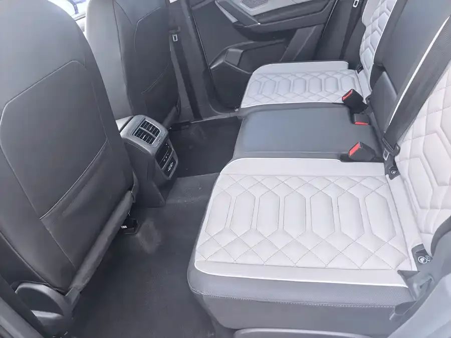Volkswagen Tayron Tanyue 2023 330TSI 2WD Luxury Plus Advanced Edition 2023 — миниатюра 2