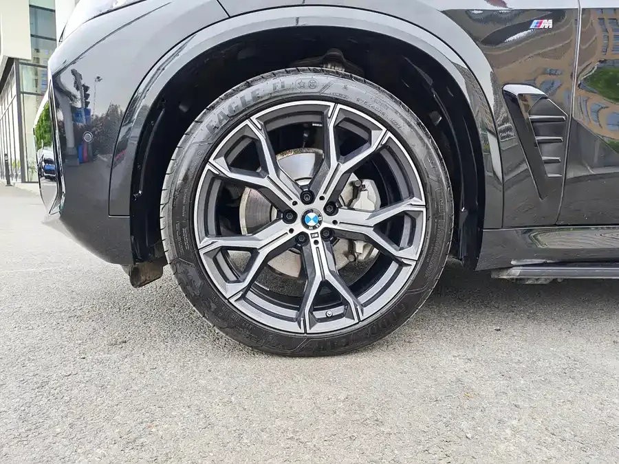 BMW X5 2025 xDrive 30Li Exclusive M Sport Night Edition 2025 — миниатюра 3