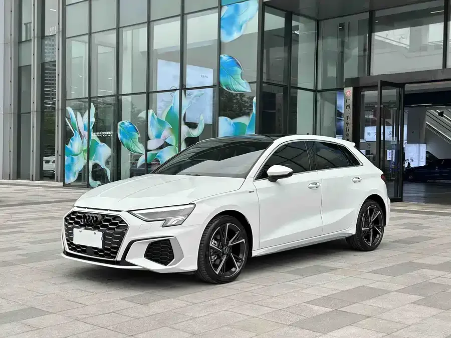 Audi A3 2023 facelift Sportback 35 TFSI stylish and sporty 2024 — фото 1, купить с доставкой в Москву