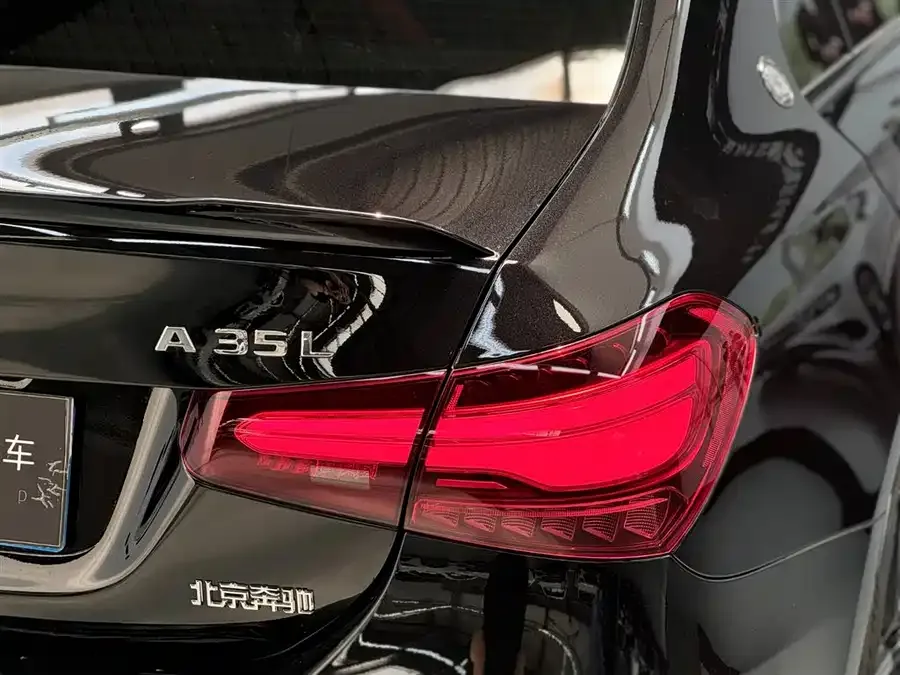 Mercedes-Benz A-Class AMG Mercedes-Benz A-Class AMG 2025 AMG A 35 L 4MATIC 2025 — миниатюра 4