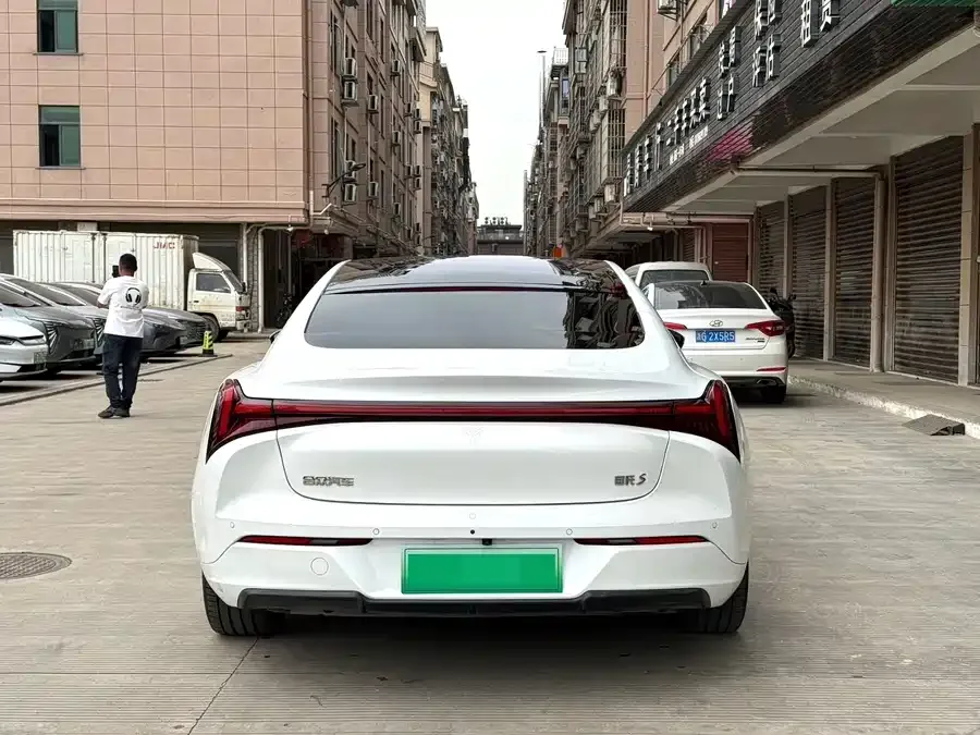 NETA Nezha S Nezha S 2022 pure electric 715km rear-wheel drive large version 2023 — миниатюра 5