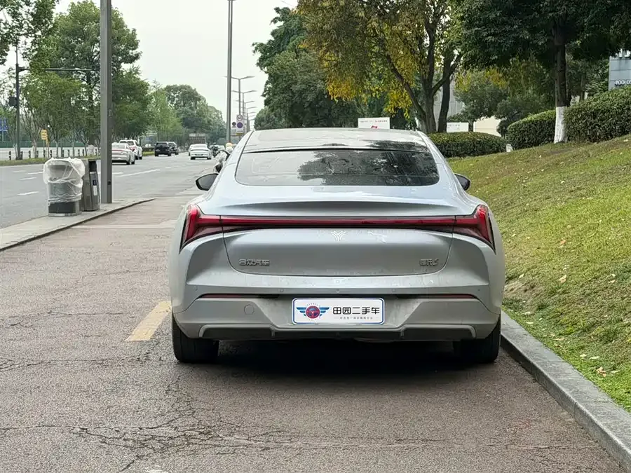 NETA Nezha S Nezha S 2022 extended range version 1160km rear-wheel drive small version 2023 — миниатюра 2