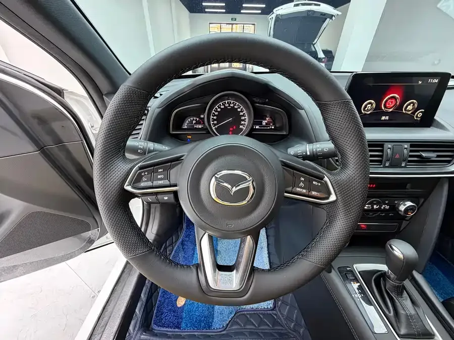Mazda CX-4 2021 2.0L Automatic 2WD Blue Sky Explorer Edition 2023 — миниатюра 3