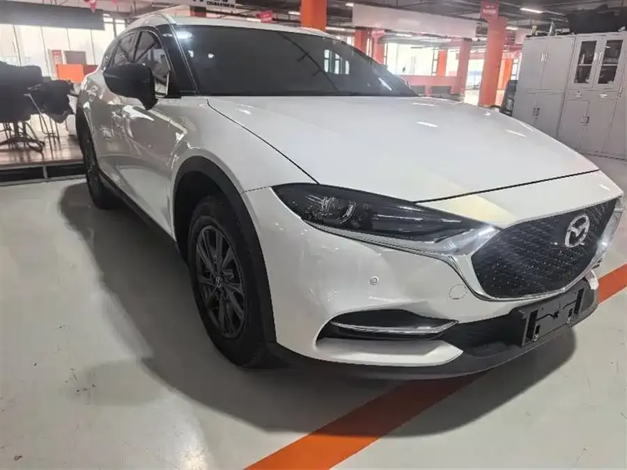 Mazda CX-4 2021 2.0L Automatic 2WD Blue Sky Premium Edition 2023 — фото 1, купить с доставкой в Москву