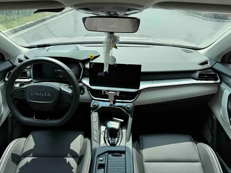 Lynk & Co 06 Lynk & Co 06 2023 Remix 1.5T Shero 2022 — миниатюра 3