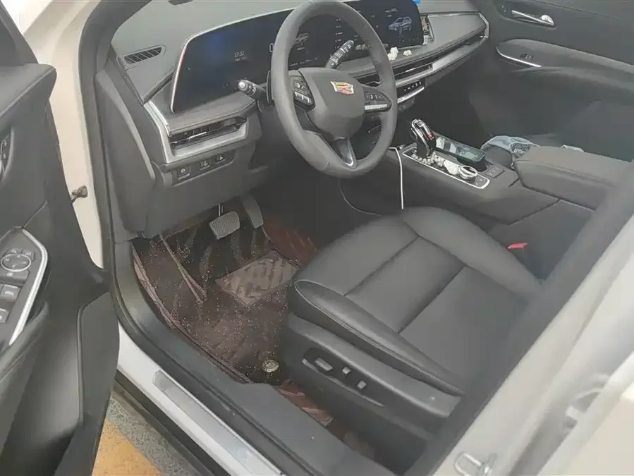 Cadillac XT4 2024 facelift 28T two-wheel drive luxury model 2026 — миниатюра 3