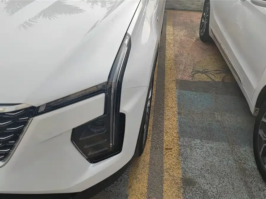 Cadillac XT4 2024 facelift 28T two-wheel drive luxury model 2026 — миниатюра 5