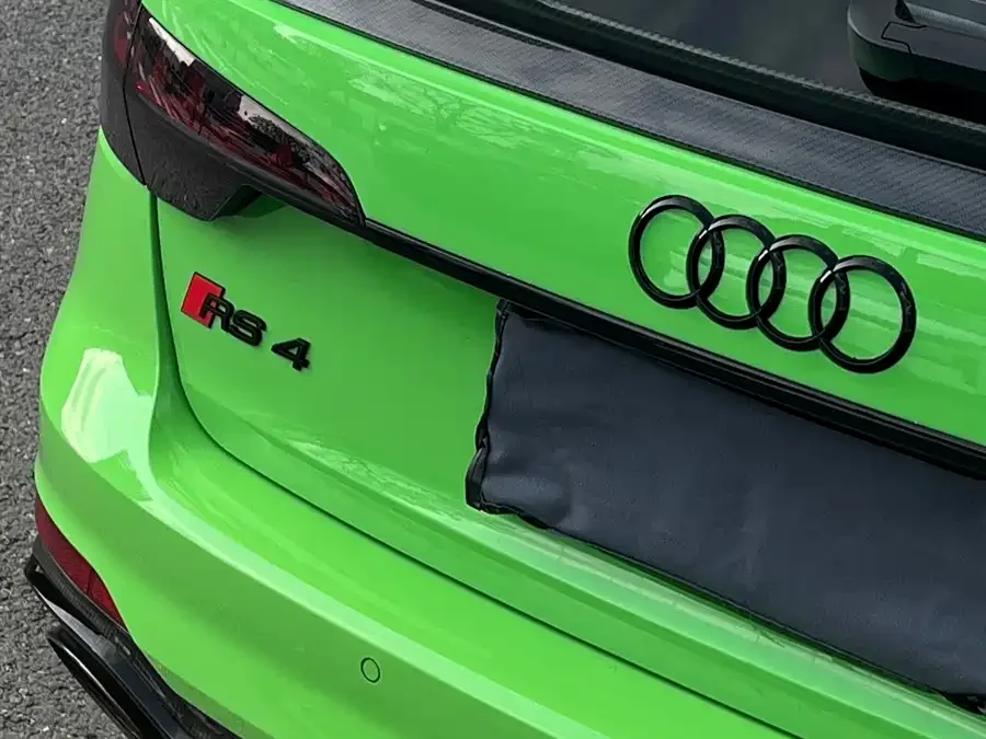 Audi RS 4 2023 RS4 Avant Dark Gold Edition 2023 — миниатюра 4