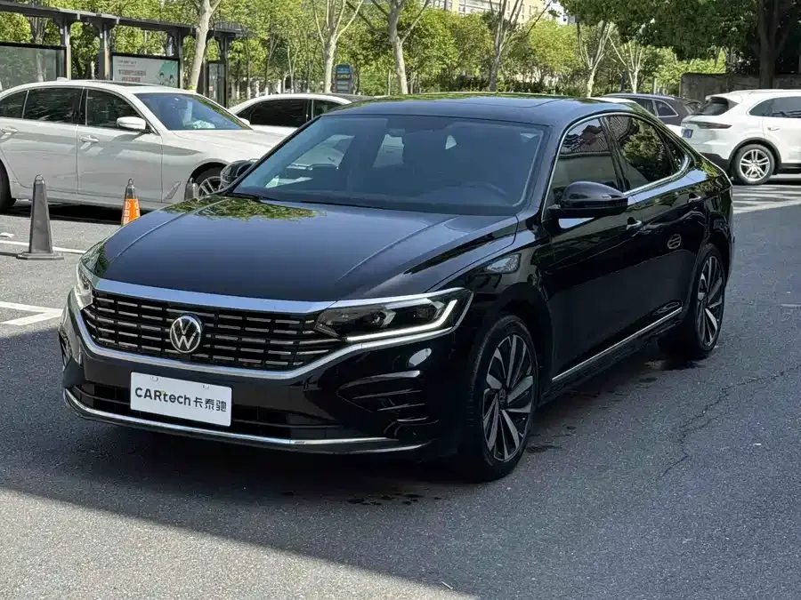 Volkswagen Passat Passat 2023 330TSI Elite Edition 2022 — фото 1, купить с доставкой в Москву