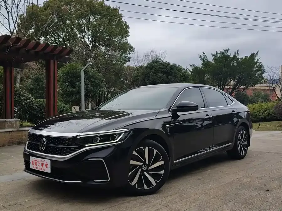 Volkswagen Passat Passat 2022 330TSI Starry Sky Deluxe Edition 2022 — фото 1, купить с доставкой в Москву