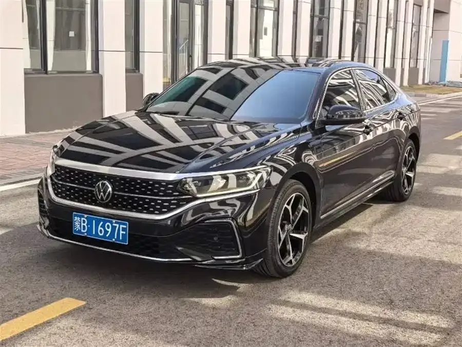 Volkswagen Passat Passat 2023 facelift 330TSI Elite Edition 2023 — фото 1, купить с доставкой в Москву