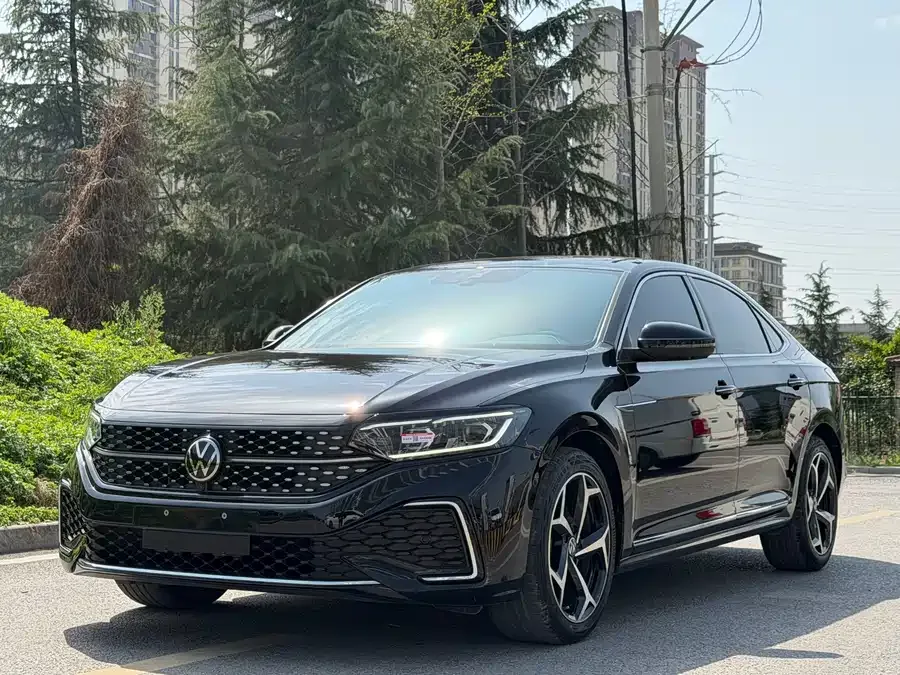 Volkswagen Passat 2024