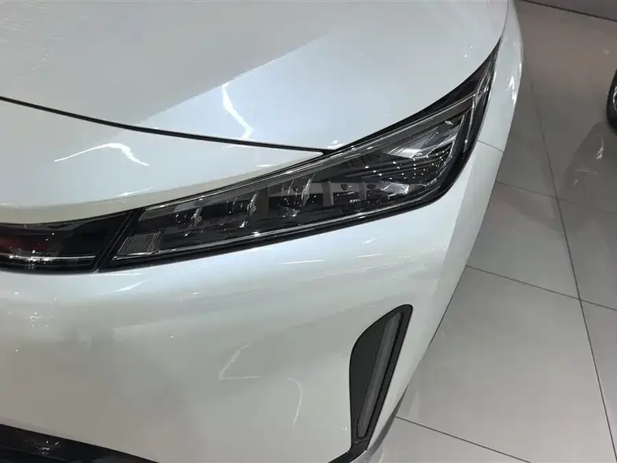 Roewe D5X DMH Roewe D5X DMH 2024 135 Flagship Edition 2024 — миниатюра 2