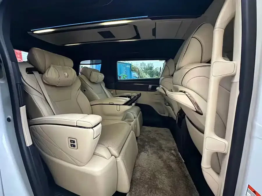 Toyota Alphard Alphard 2024 Hybrid 2.5L Premium Edition 2024 — миниатюра 2