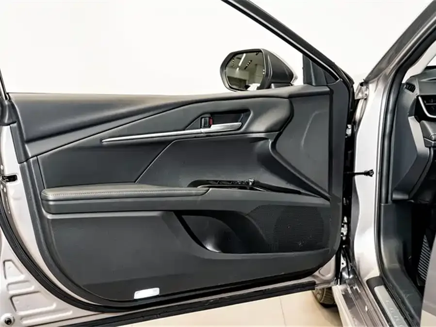 Toyota Camry 2026 Camry Hybrid 2.0HSE Sport Lite Edition 2025 — миниатюра 5