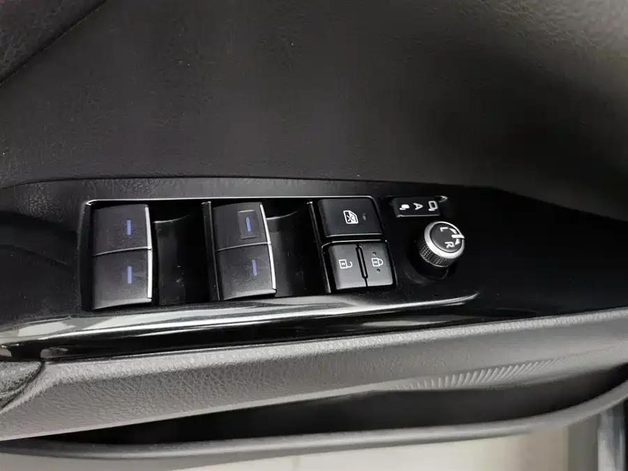 Toyota Camry Camry 2021 2.5G Deluxe Edition 2022 — миниатюра 3