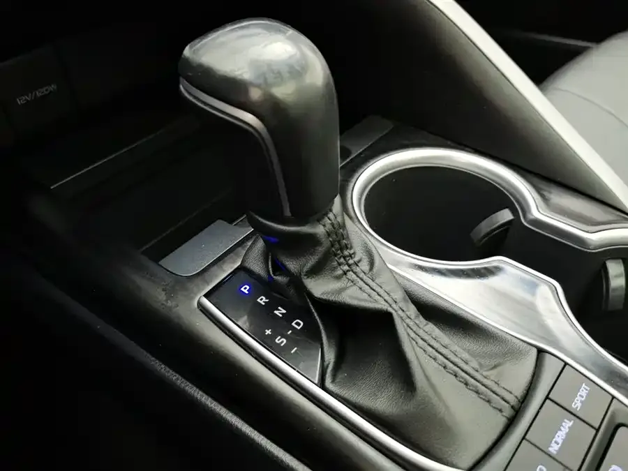 Toyota Camry Camry 2021 2.5G Deluxe Edition 2022 — миниатюра 4