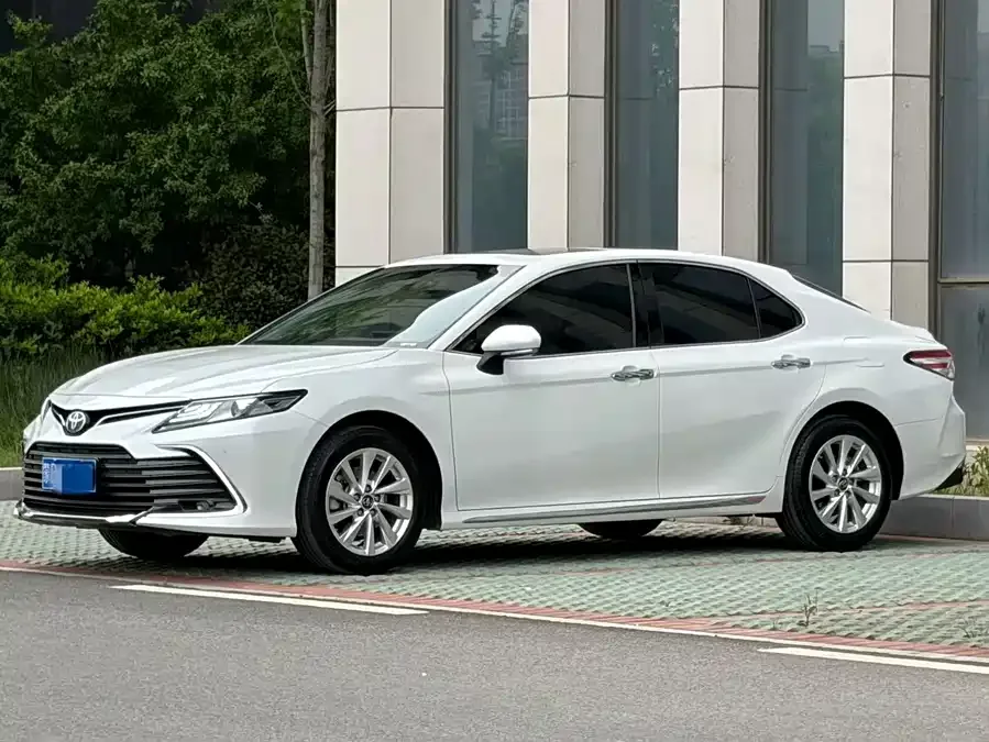 Toyota Camry Camry 2023 2.0G Deluxe Edition 2024 — фото 1, купить с доставкой в Москву