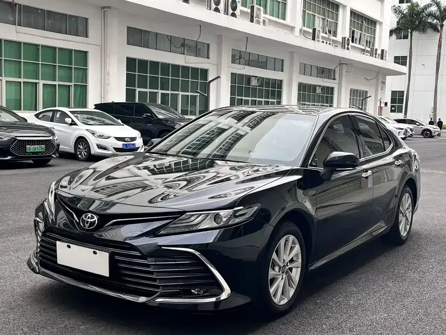 Toyota Camry Camry 2023 2.0G Deluxe Edition 2023 — фото 1, купить с доставкой в Москву