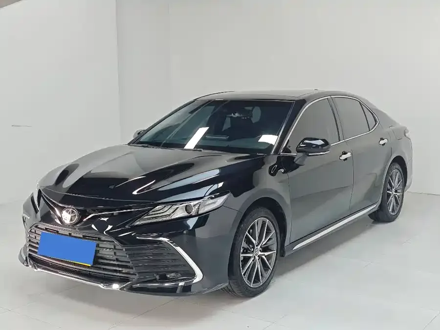 Toyota Camry Camry 2023 2.0G Deluxe Edition 2023 — фото 1, купить с доставкой в Москву