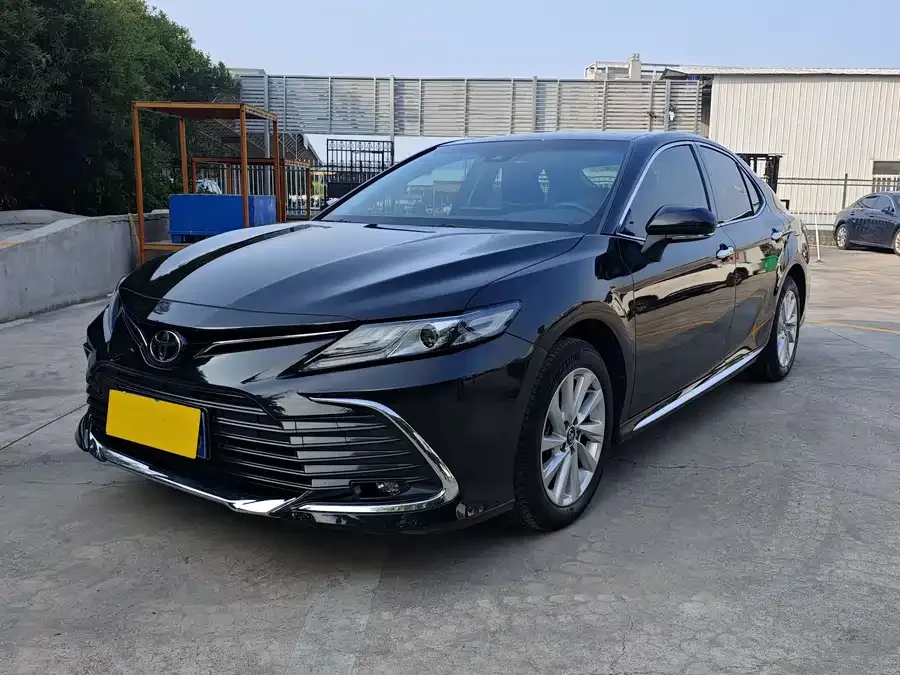Toyota Camry Camry 2023 2.0G Deluxe Edition 2023 — фото 1, купить с доставкой в Москву
