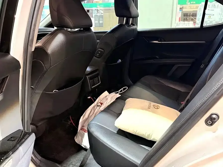Toyota Camry Camry 2021 2.0G Deluxe Edition 2022 — миниатюра 2