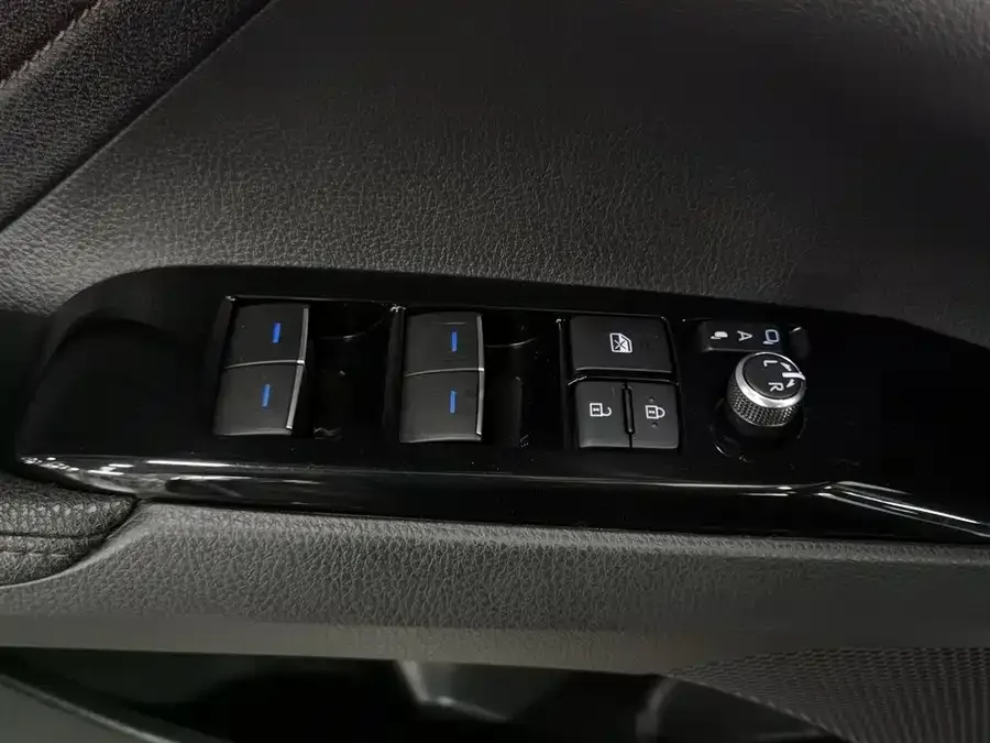 Toyota Camry Camry 2023 2.5G Deluxe Edition 2023 — миниатюра 3