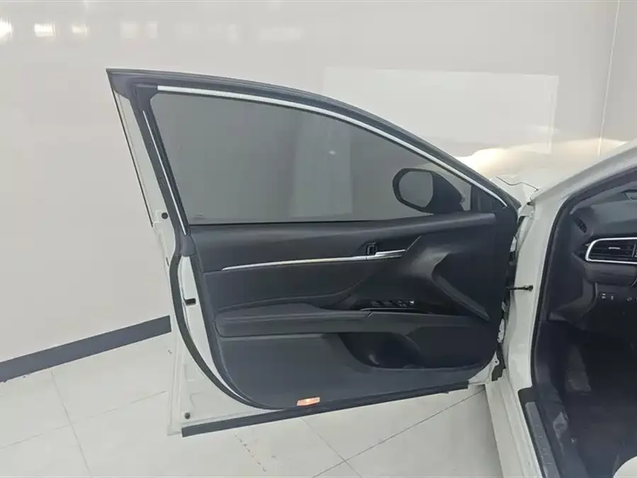Toyota Camry Camry 2021 2.0G Deluxe Edition 2022 — миниатюра 4