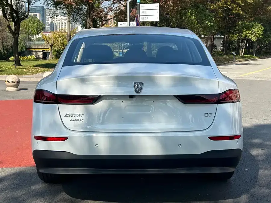 Roewe D7 Roewe D7 2025 DMH 125km World Champion Edition 2026 — миниатюра 2