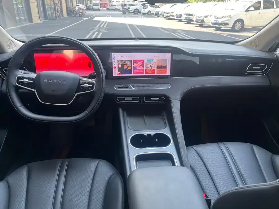 Roewe D7 Roewe D7 2025 DMH 125km World Champion Excellence Edition 2025 — миниатюра 3