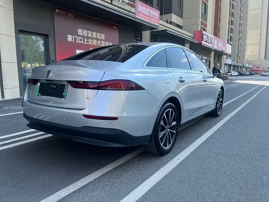 Roewe D7 Roewe D7 2025 DMH 125km World Champion Excellence Edition 2025 — миниатюра 5