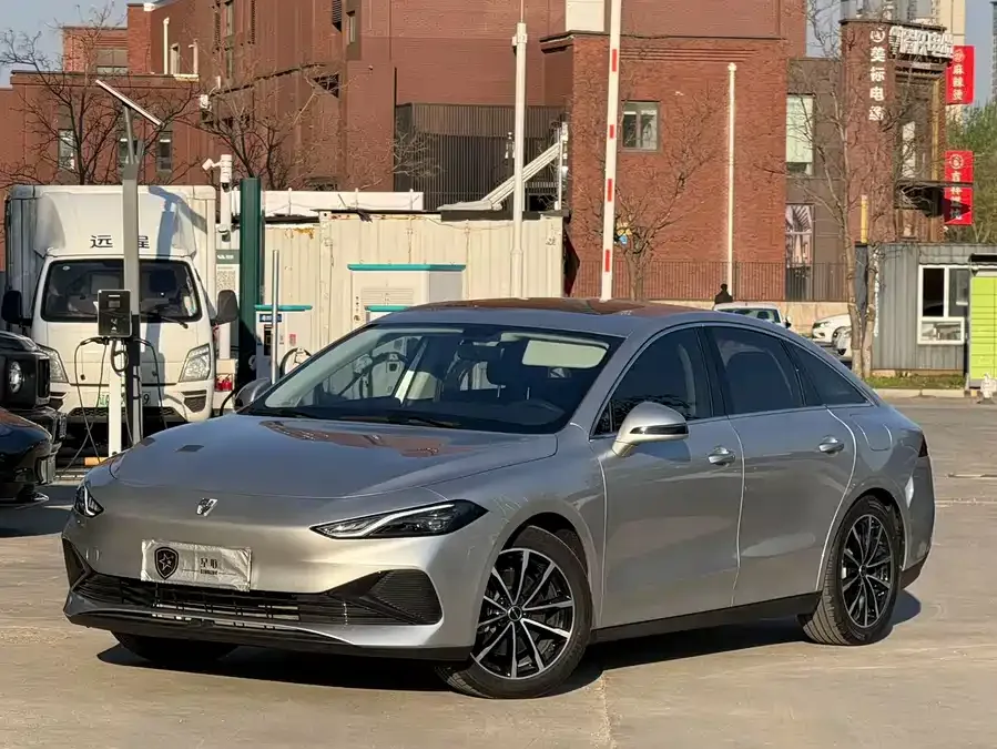 Roewe D7 Roewe D7 2025 DMH 125km World Champion Edition 2025 — фото 1, купить с доставкой в Москву