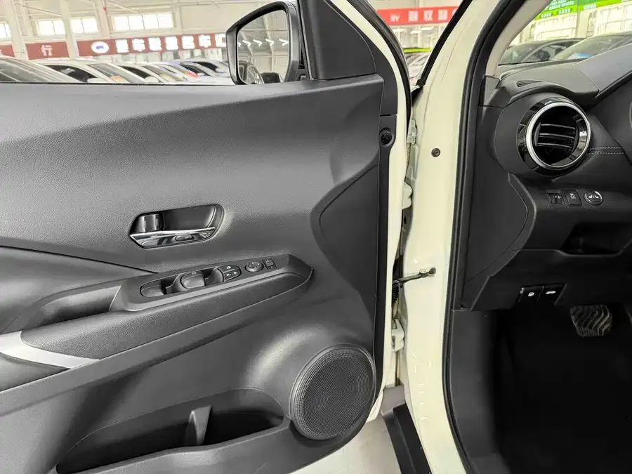 Nissan Kicks Kicks 2022 1.5L CVT XV Luxury Edition 2022 — миниатюра 3