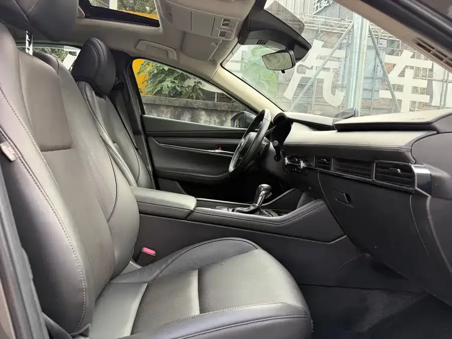 Mazda Axela Mazda3 Angkesela 2022 2.0L automatic quality version 2022 — миниатюра 3