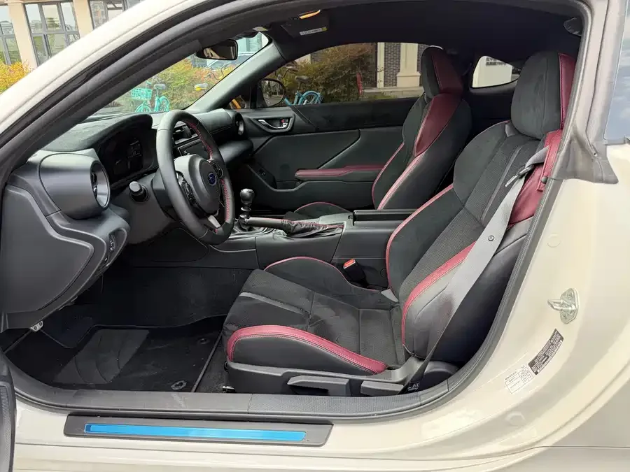 Subaru BRZ 2025 2.4L Manual EyeSight STI Sport 2024 — миниатюра 5