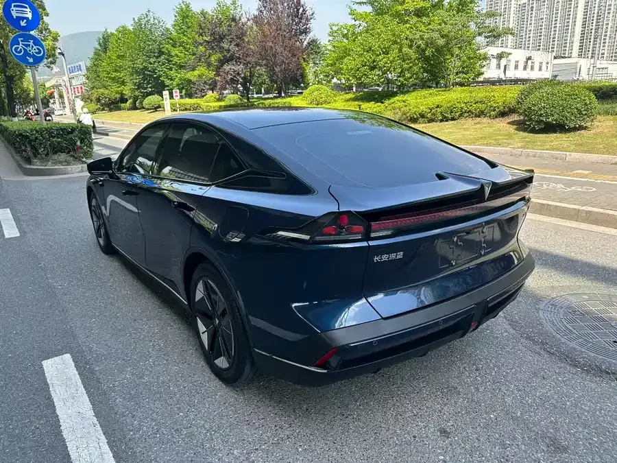 Deepal dark blue SL03 Dark Blue SL03 2022 1.5L 1200 Extended Range Edition 2023 — миниатюра 4