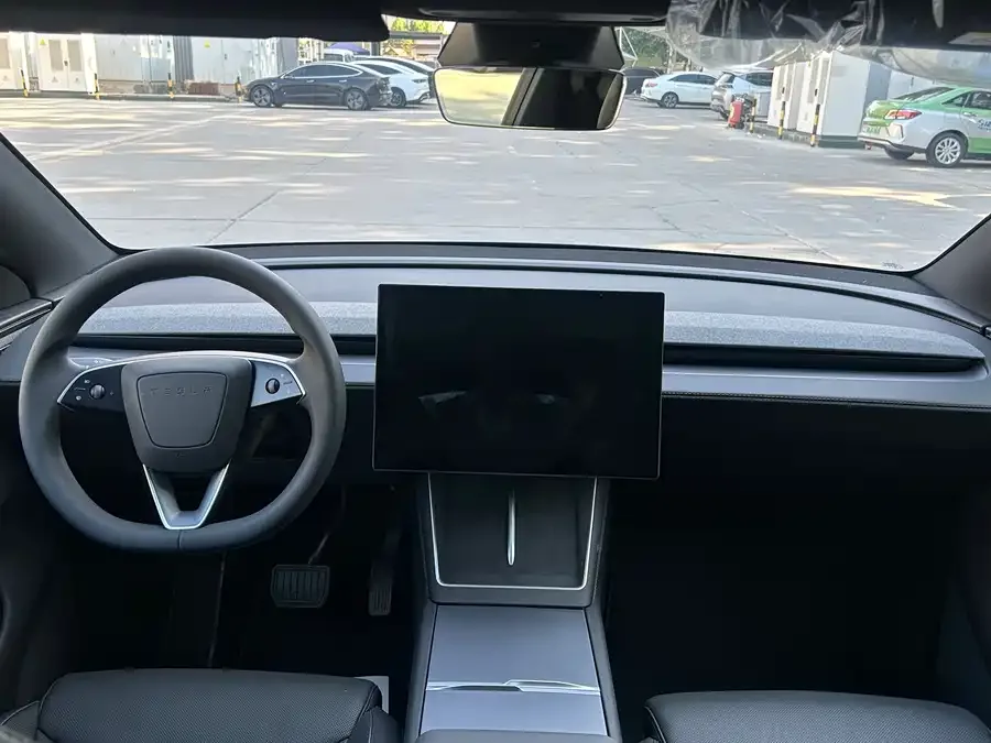 Tesla Model YL Model YL 2025 long-range all-wheel drive version 2026 — миниатюра 2