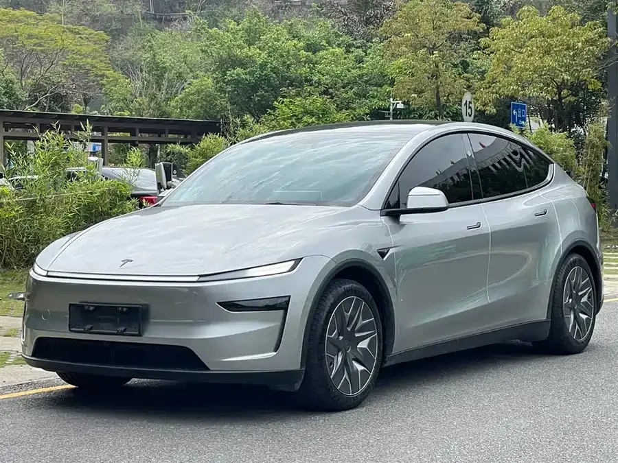 Tesla Model YL 2025